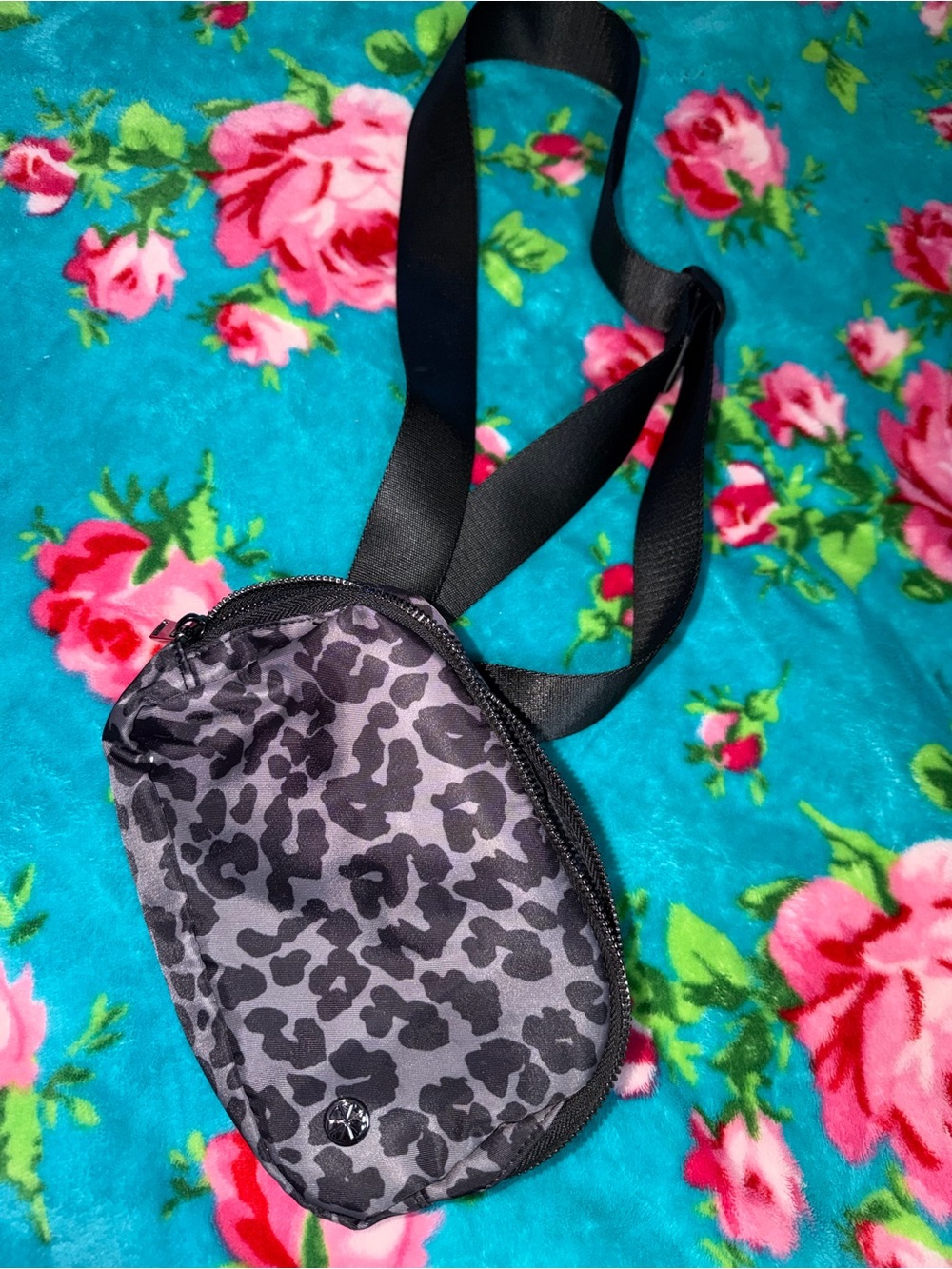 Lemon drop shop Gray Leopard Print Crossbody Pouch